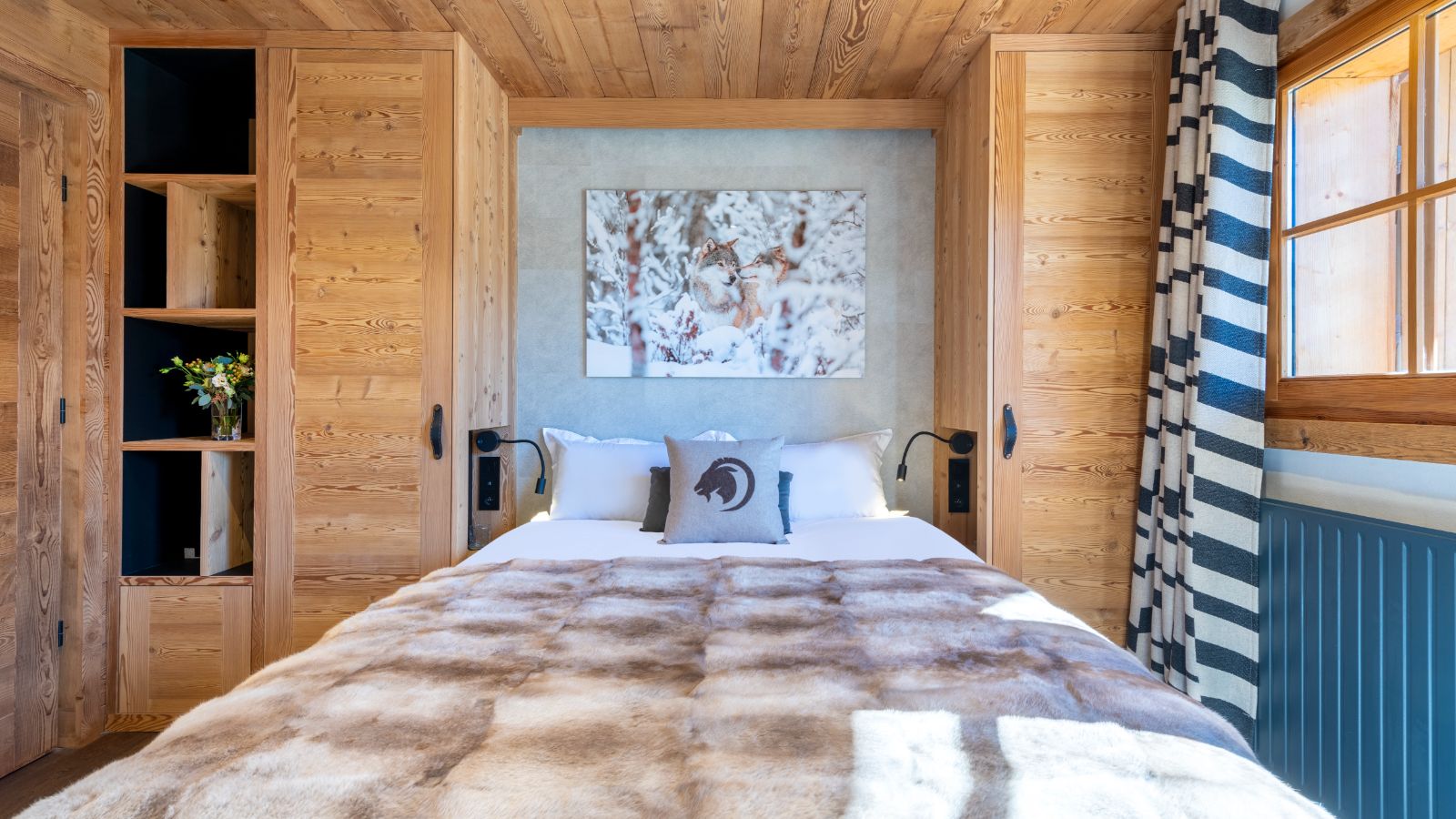 Luxury-Ski-Chalet-Megeve-Chalet-La-Connivence-Oxford-Ski-Bedroom (10).jpg