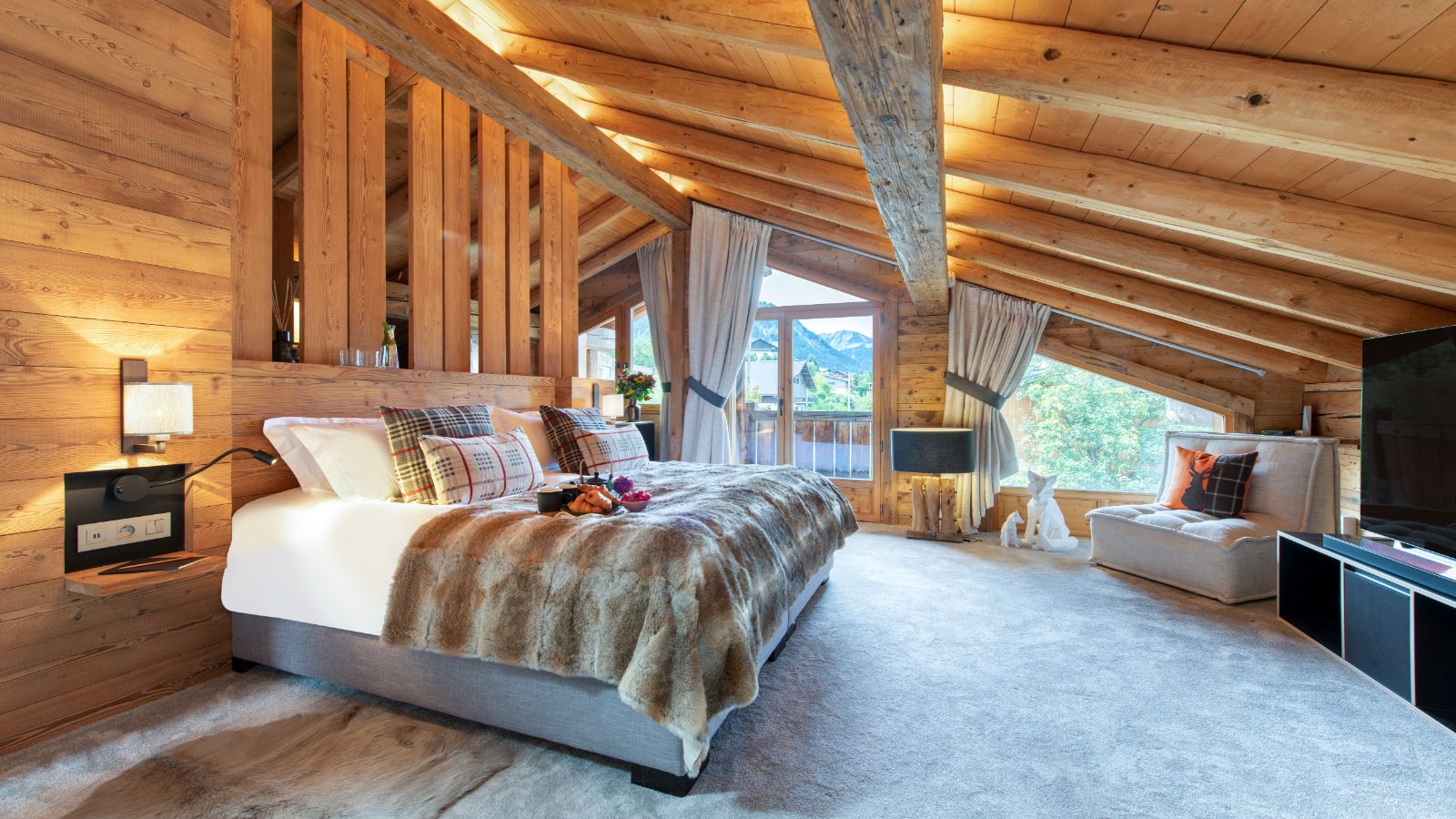 Luxury-Ski-Chalet-Megeve-Chalet-La-Connivence-Oxford-Ski-Bedroom (16).jpg