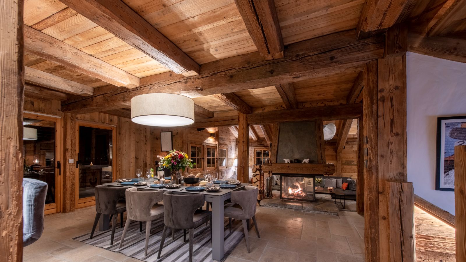 Luxury-Ski-Chalet-Megeve-Chalet-La-Connivence-Oxford-Ski-Dining2.jpg