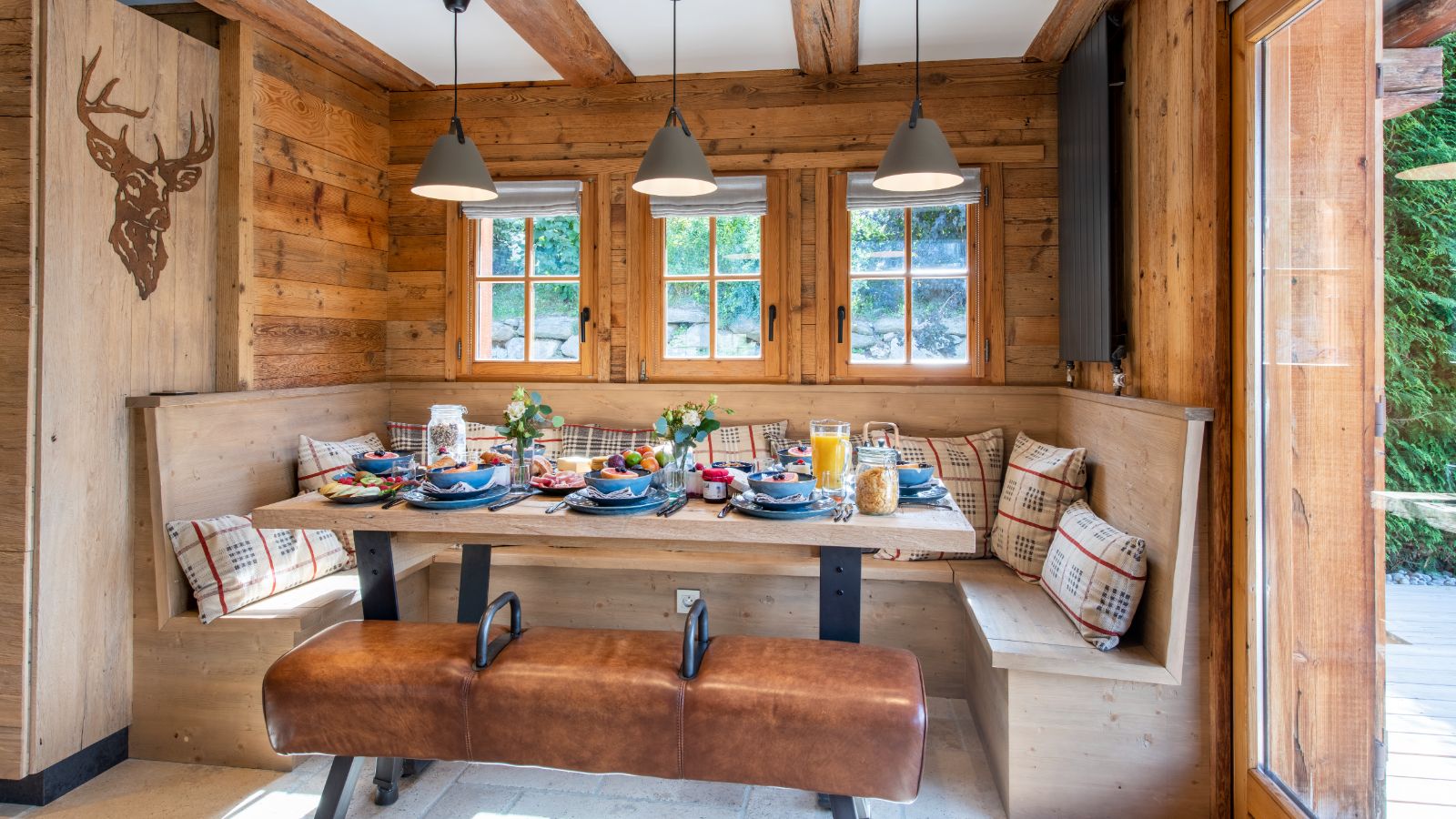 Luxury-Ski-Chalet-Megeve-Chalet-La-Connivence-Oxford-Ski-Kitchen-Dining.jpg