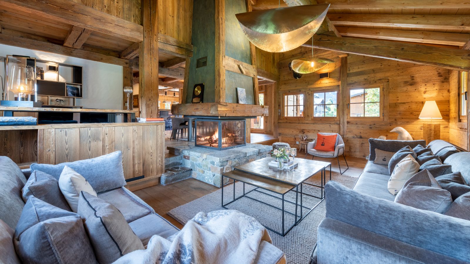 Luxury-Ski-Chalet-Megeve-Chalet-La-Connivence-Oxford-Ski-Lounge.jpg