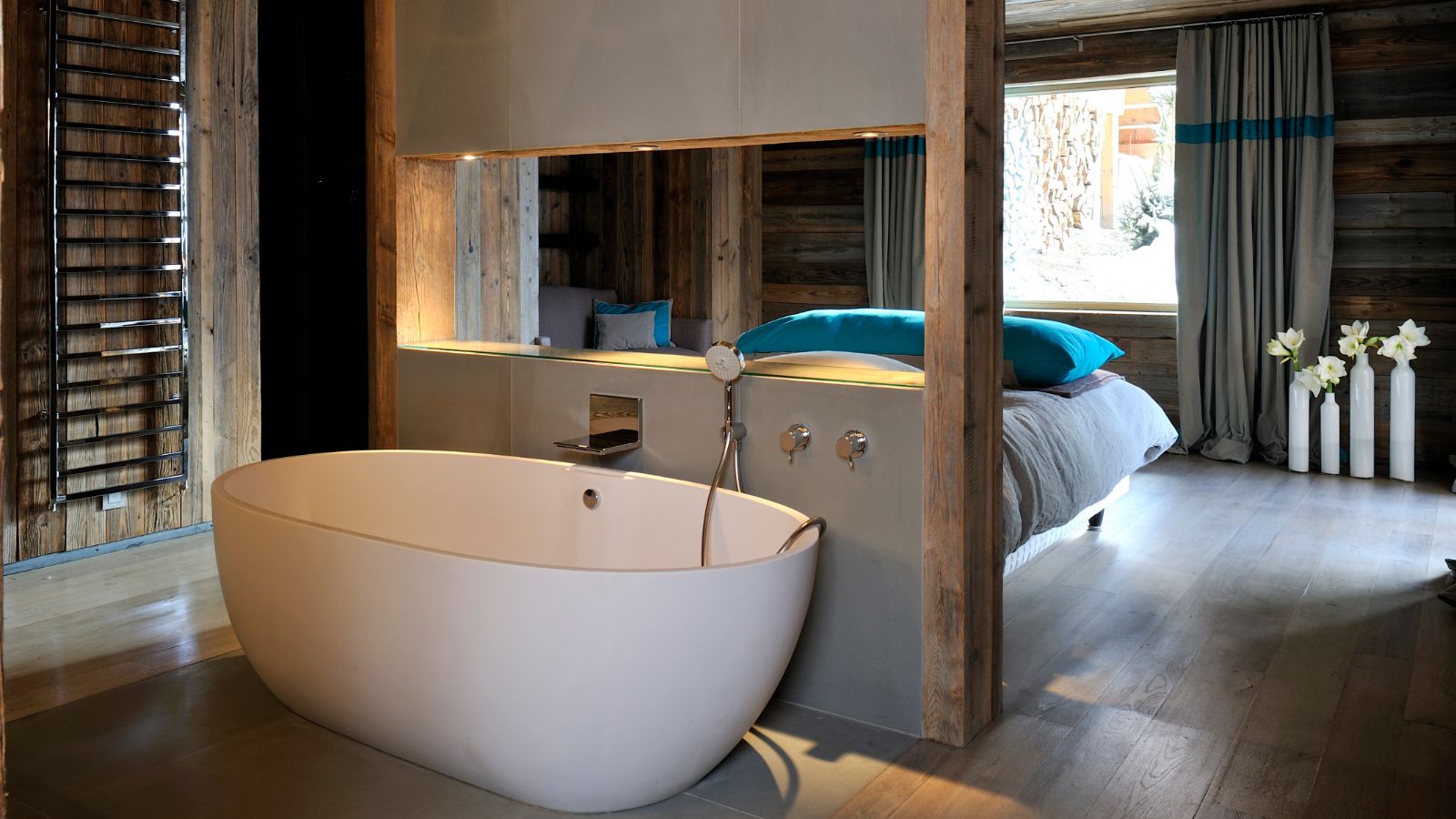 Luxury-ski-chalet-legrandcerf-oxfordski-bath1.jpg