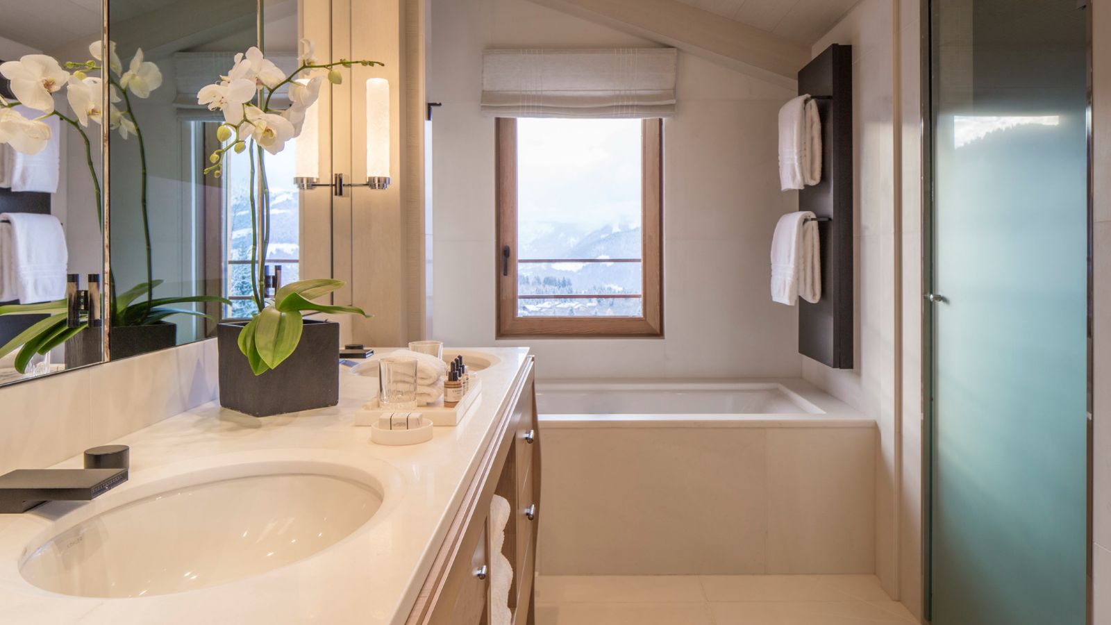 Luxury-Ski-Hotel-Megeve-Four-Seasons-Megeve-Bathroom.jpg