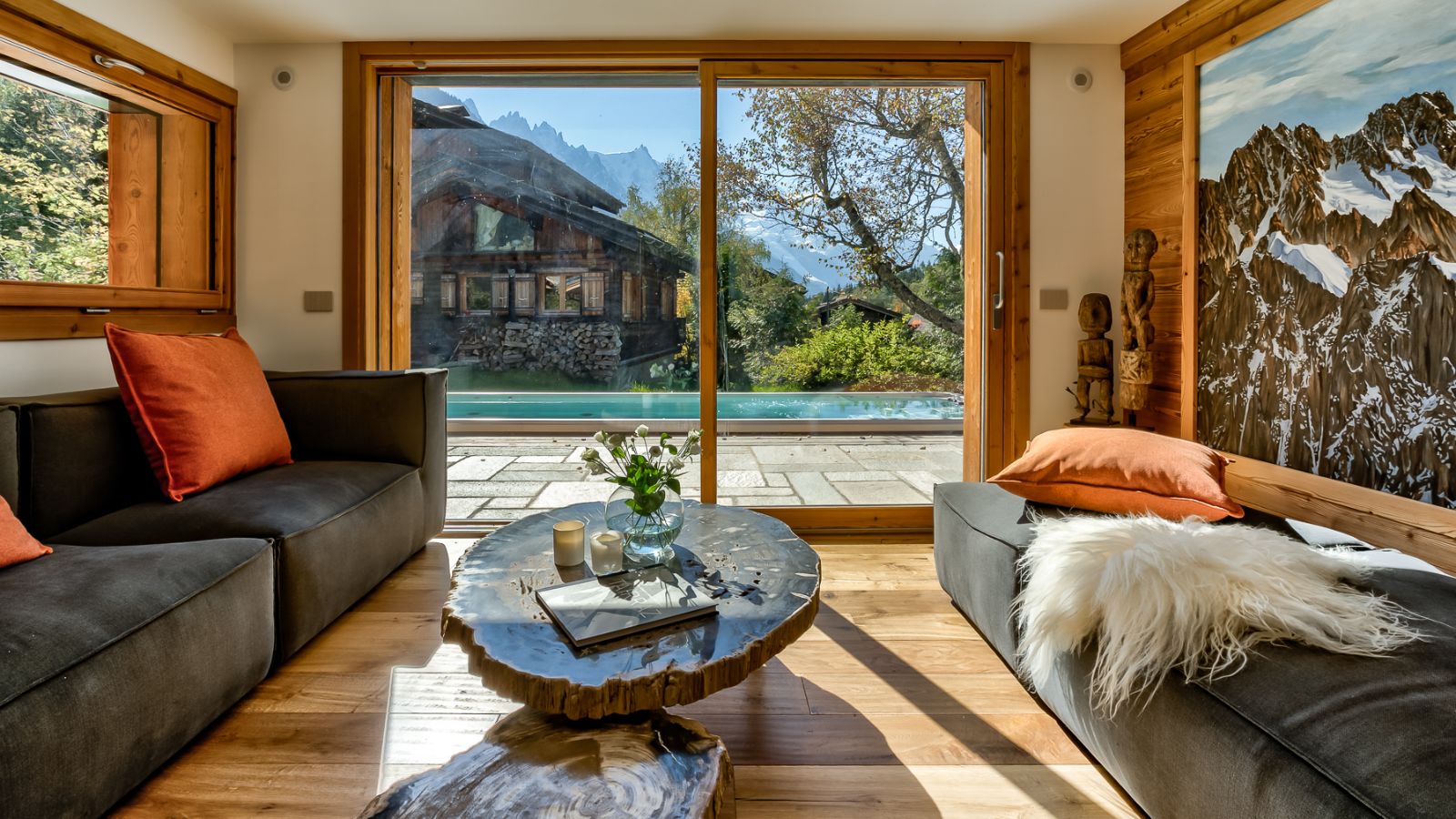 Luxury-Ski-Chalet-Chamonix-Chalet-Picoso-Oxford-Ski-Lounge.jpg