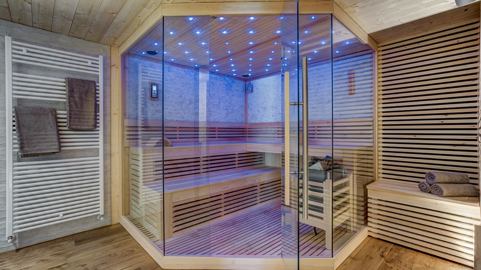 Luxury-Ski-Chalet-Chamonix-Chalet-Picoso-Oxford-Ski-Sauna.jpg