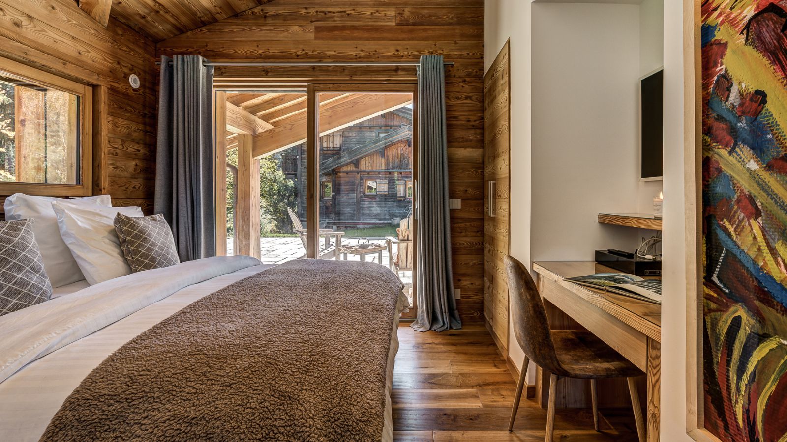 Luxury-Ski-Chalet-Chamonix-Chalet-Picoso-Oxford-Ski-Bedroom (2).jpg