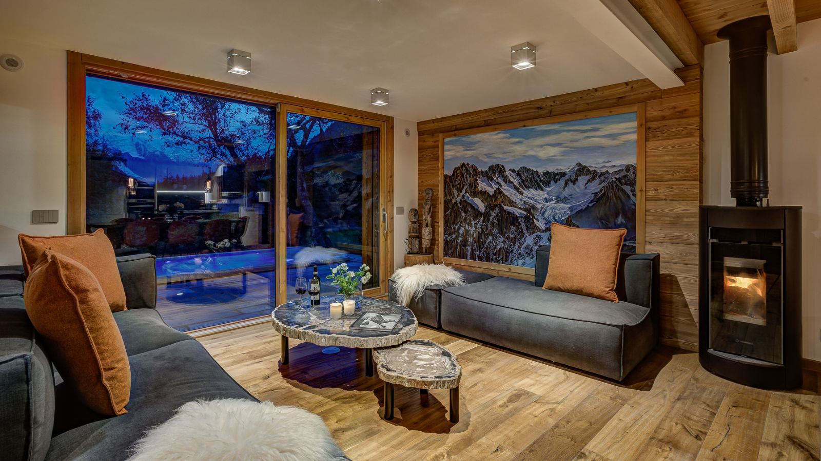 Luxury-Ski-Chalet-Chamonix-Chalet-Picoso-Oxford-Ski-Bedroom (16).jpg