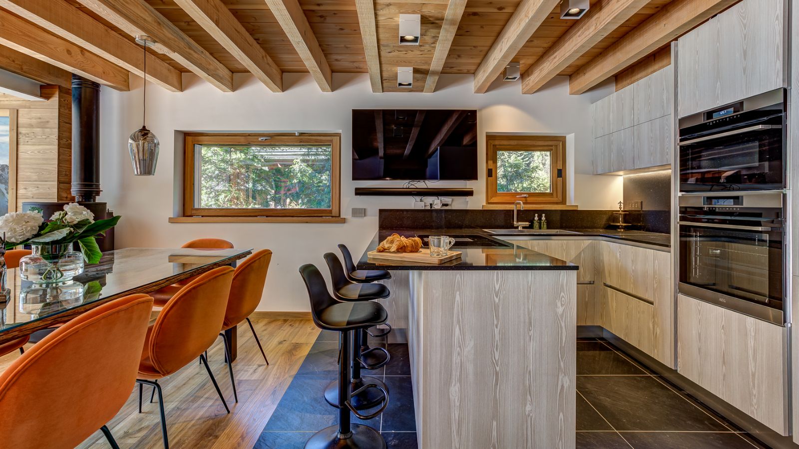 Luxury-Ski-Chalet-Chamonix-Chalet-Picoso-Oxford-Ski-kitchen 2.jpg