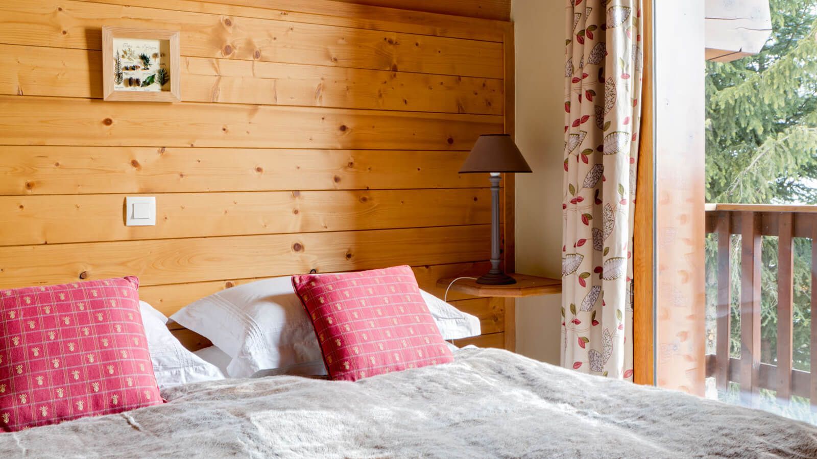Luxury-Ski-Chalet-Meribel-Chalet-Yeti-Oxford-Ski-Bedroom (2).jpg