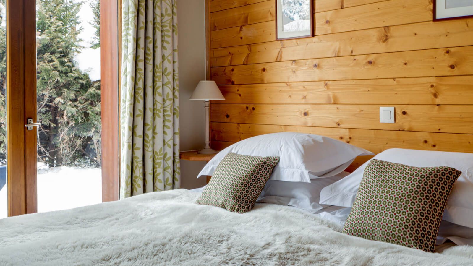 Luxury-Ski-Chalet-Meribel-Chalet-Yeti-Oxford-Ski-Bedroom (10).jpg