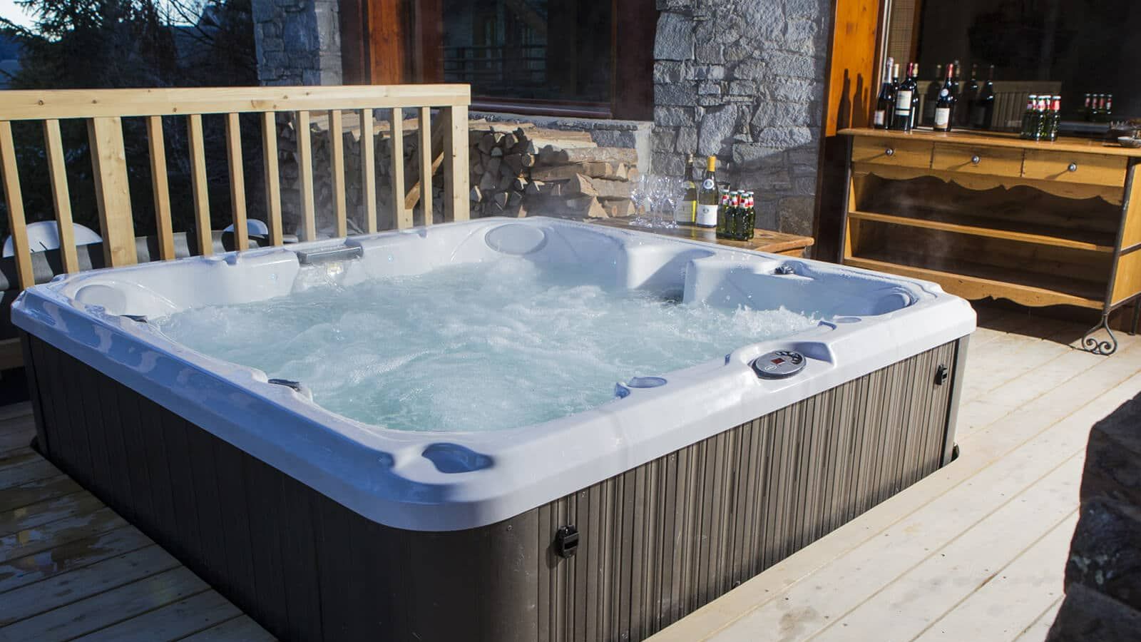 Luxury-Ski-Chalet-Meribel-Chalet-Yeti-Oxford-Ski-Jacuzzi.jpg