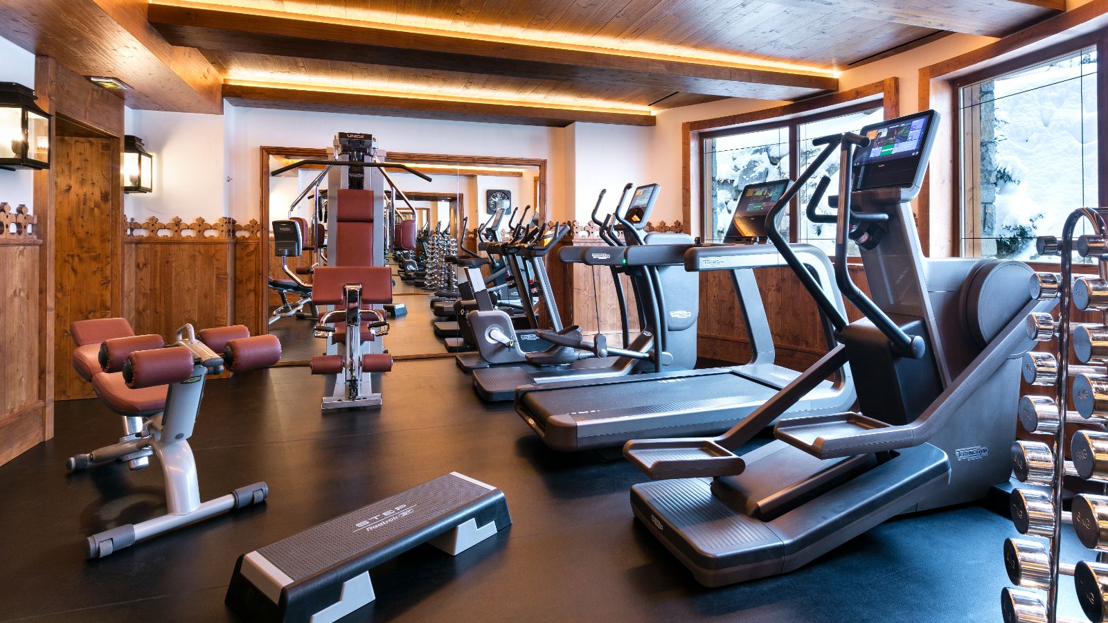 Luxury-Ski-Hotel-Courchevel-1850-Airelles-Oxford-Ski-Gym.jpg