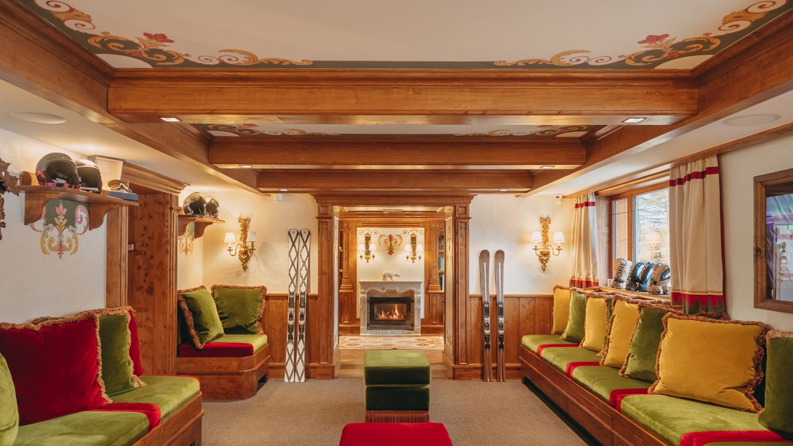 Luxury-Ski-Hotel-Courchevel-1850-Airelles-Oxford-Ski-Ski-Room.jpg