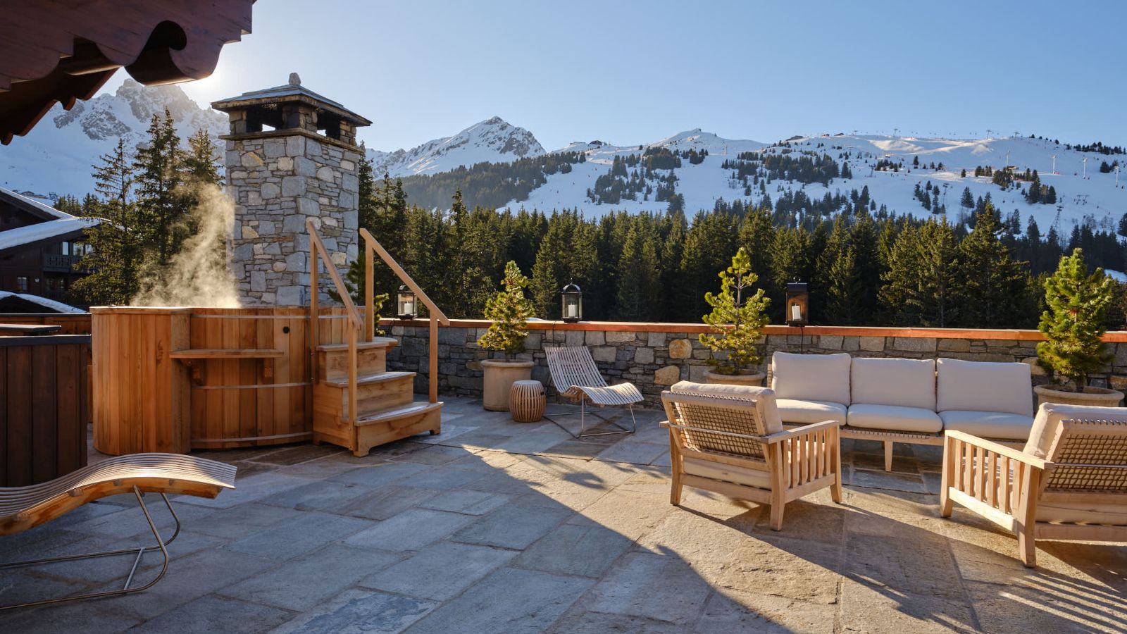 Luxury-Ski-Hotel-Courchevel-1850-Airelles-Oxford-Ski-Terrace.jpg