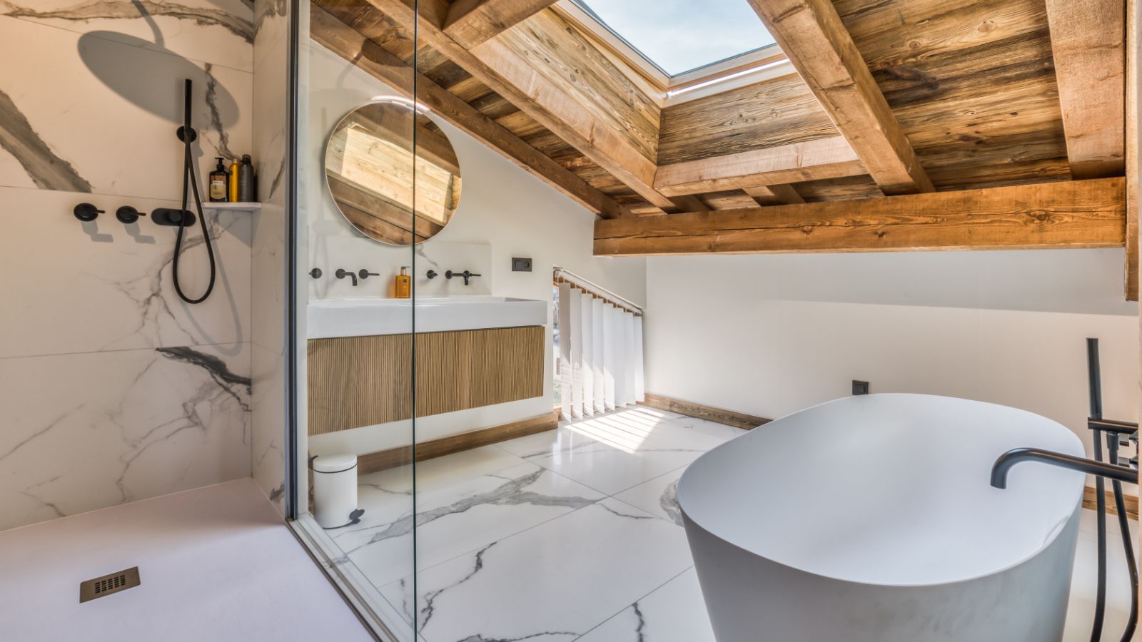 Luxury-Ski-Chalet-Megeve-Chalet-Pure-Oxford-Ski-Bathroom.jpg