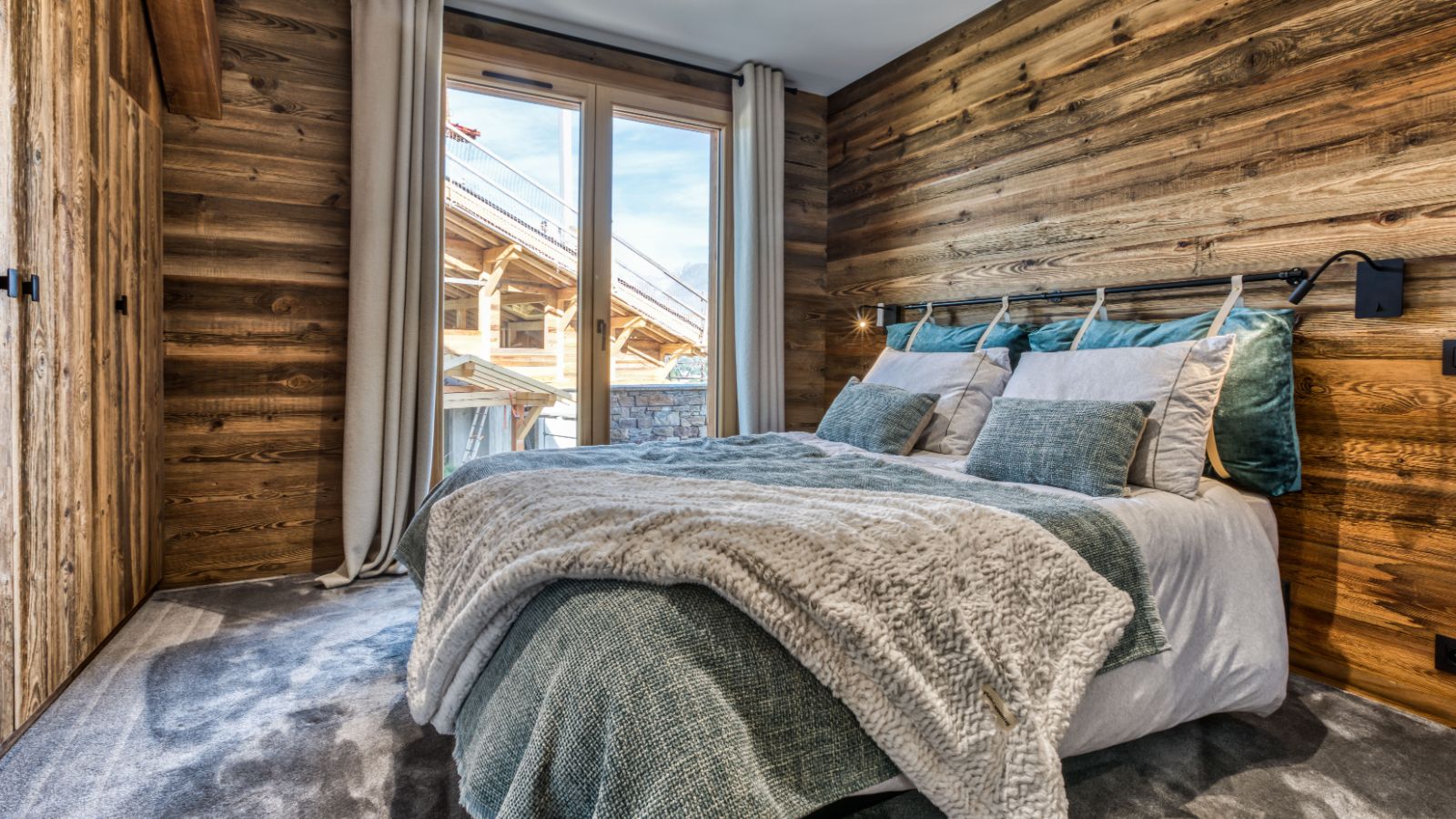 Luxury-Ski-Chalet-Megeve-Chalet-Pure-Oxford-Ski-Bedroom (1).jpg