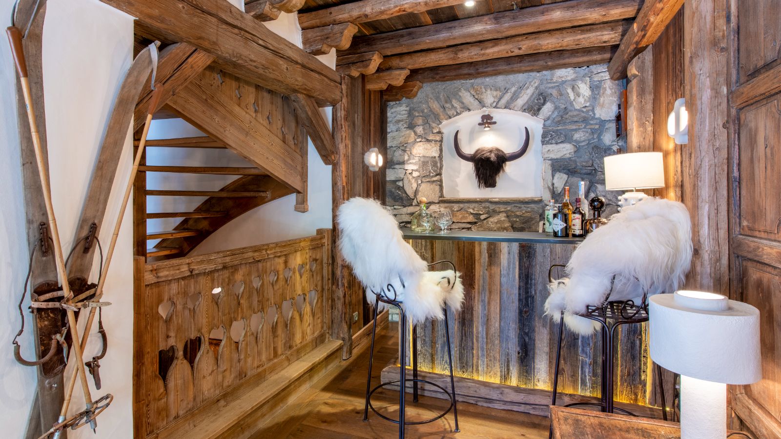 Luxury-Ski-Chalet-Val-d'Isere-Chalet-Yeti-Oxford-Ski-Bar.jpg