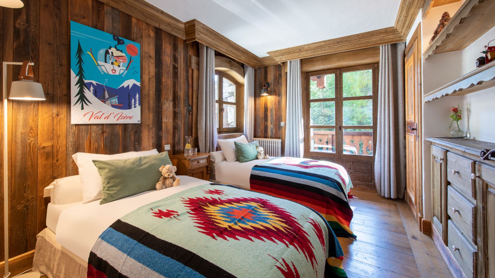 Luxury-Ski-Chalet-Val-d'Isere-Chalet-Yeti-Oxford-Ski-Bedroom (3).jpg