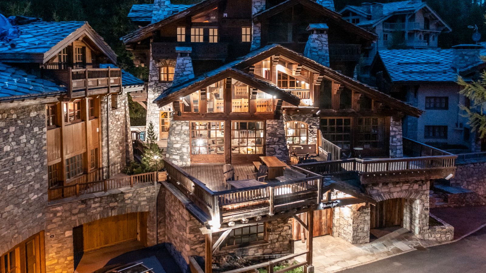 Luxury-Ski-Chalet-Val-d'Isere-Chalet-Yeti-Oxford-Ski-Exterior.jpg