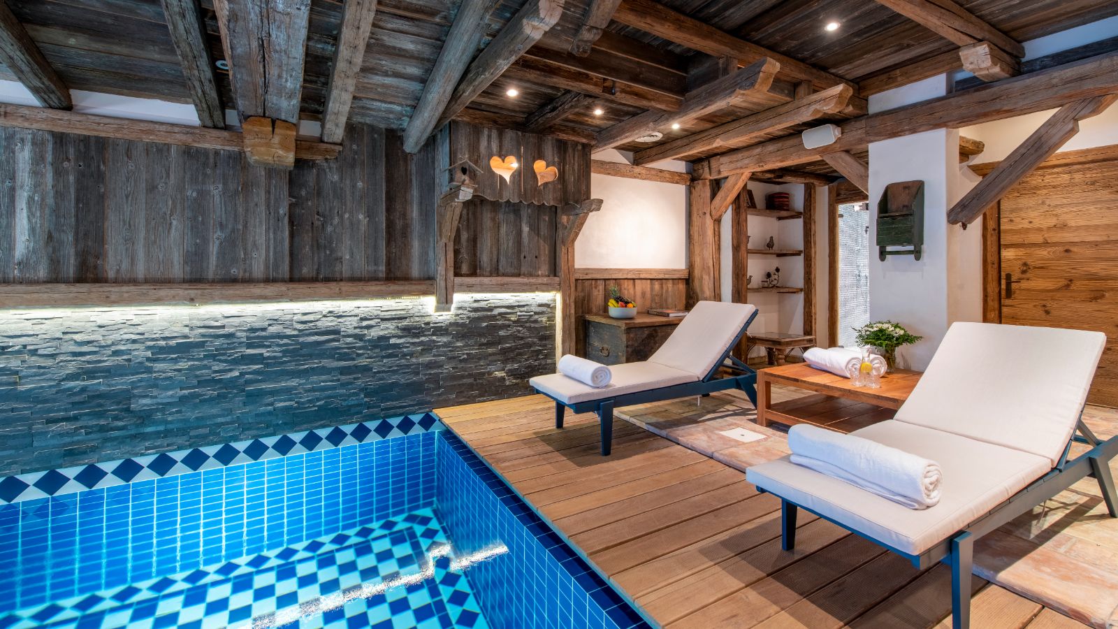 Luxury-Ski-Chalet-Val-d'Isere-Chalet-Yeti-Oxford-Ski-Pool.jpg