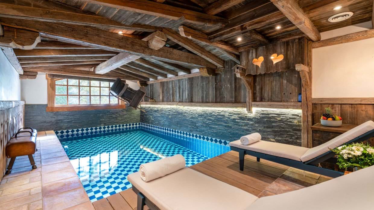 Luxury-Ski-Chalet-Val-d'Isere-Chalet-Yeti-Oxford-Ski-Pool2.jpg