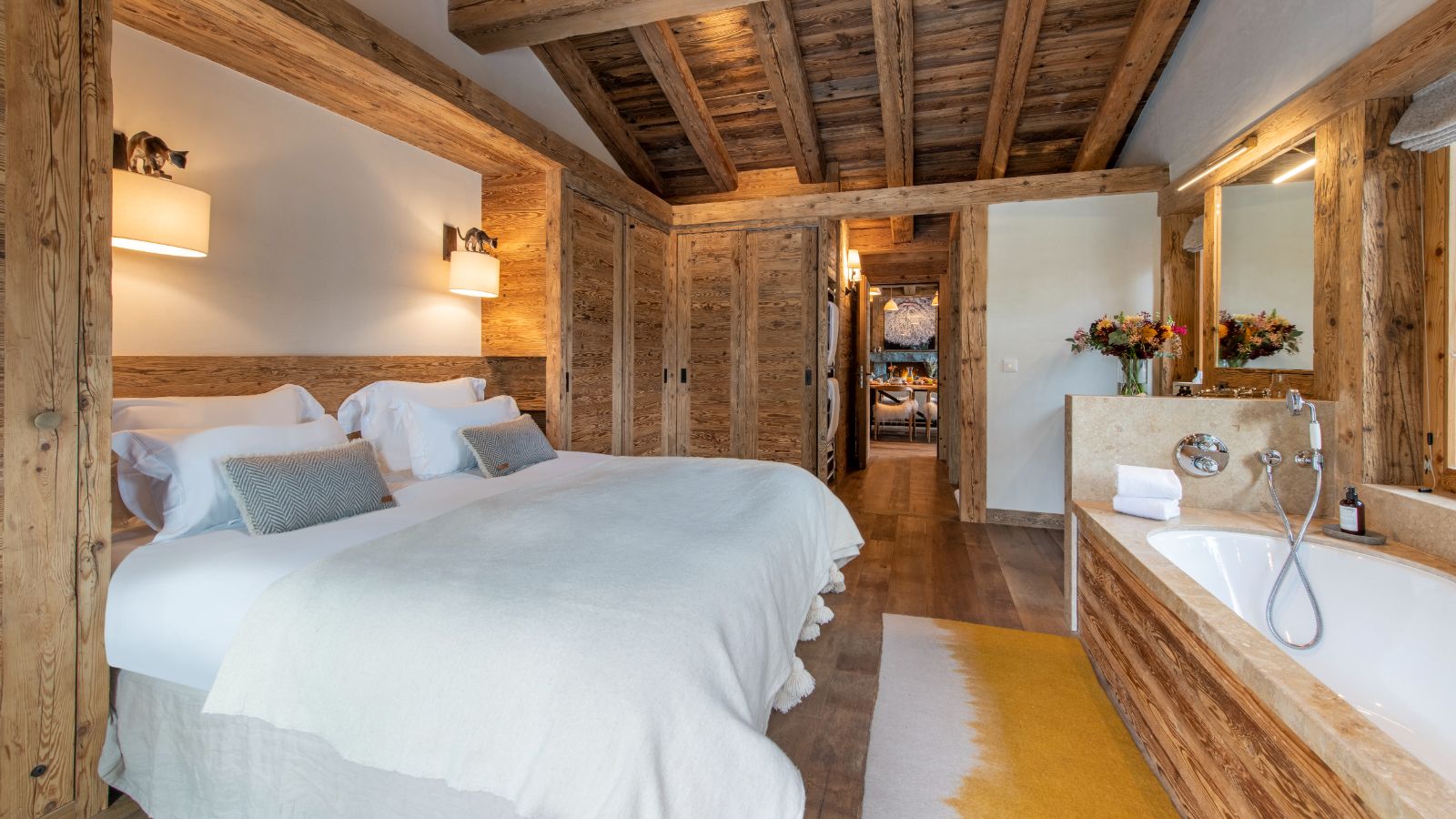 Luxury-Ski-Chalet-Verbier-Chalet-Grand-Coeur-Oxford-Ski-Bedroom (4).jpg