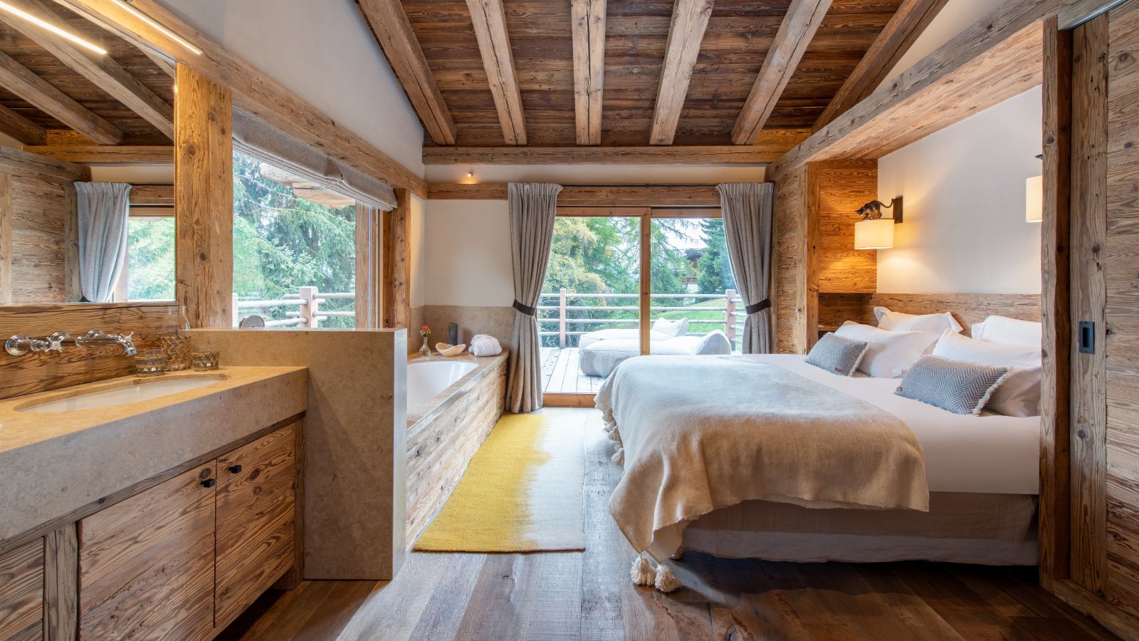 Luxury-Ski-Chalet-Verbier-Chalet-Grand-Coeur-Oxford-Ski-Bedroom (5).jpg