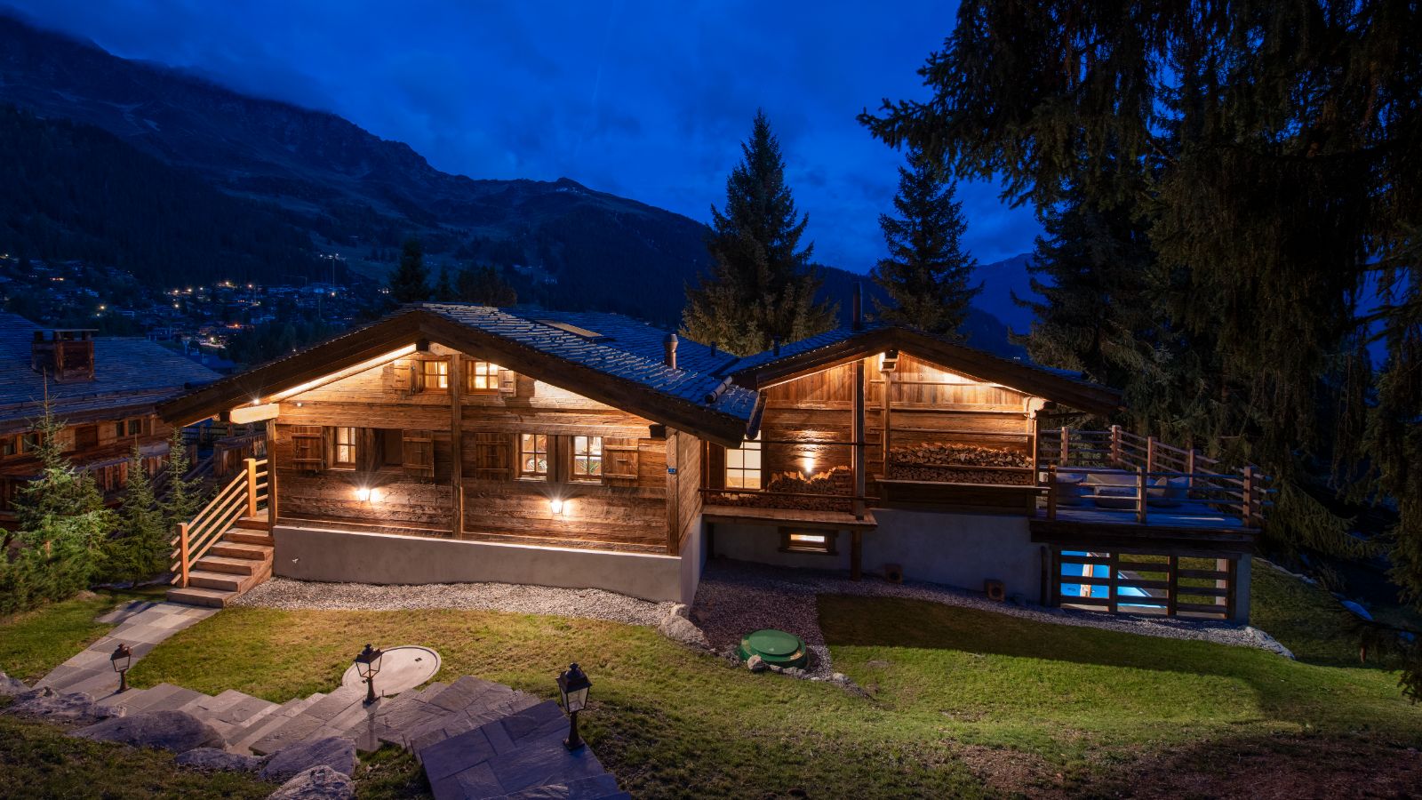 Luxury-Ski-Chalet-Verbier-Chalet-Grand-Coeur-Oxford-Ski-Exterior.jpg