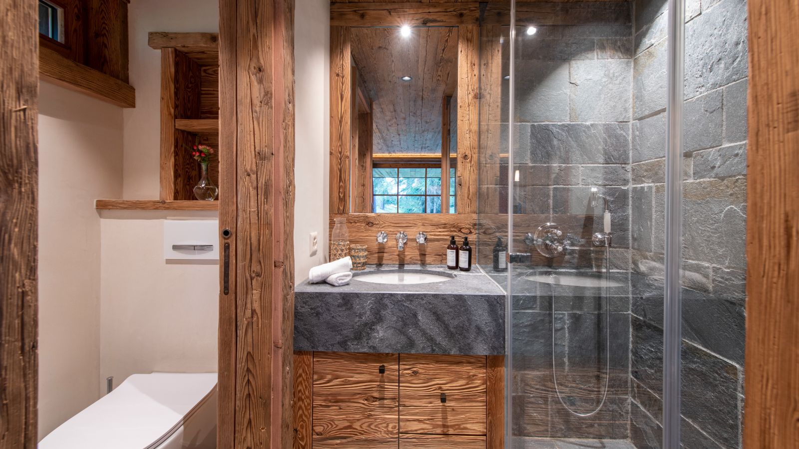 Luxury-Ski-Chalet-Verbier-Chalet-Grand-Coeur-Oxford-Ski-Bathroom.jpg