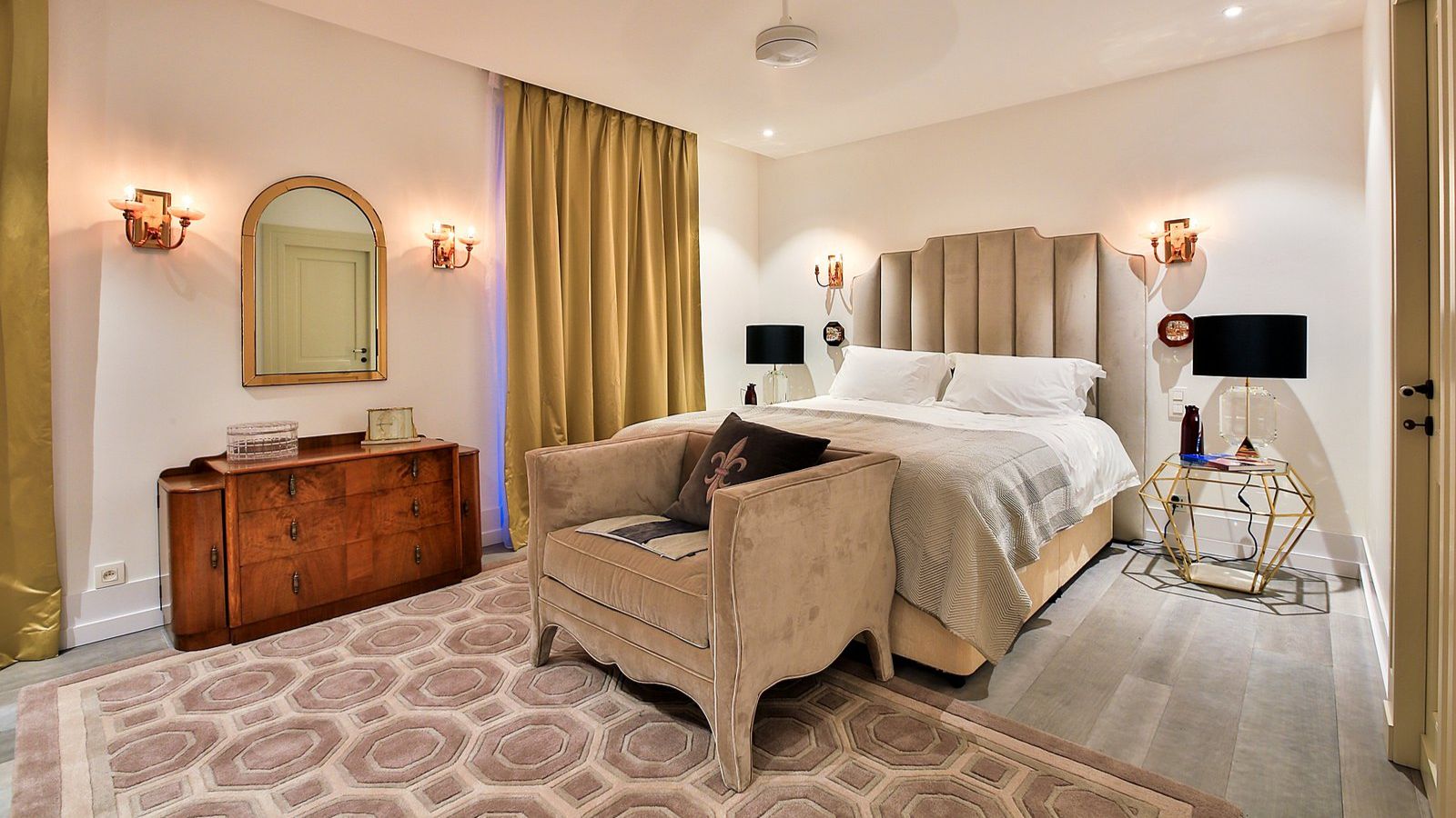 Luxury-Ski-Chalet-Chamonix-Le-Lustre-Oxford-Ski-Bedroom (2).jpg