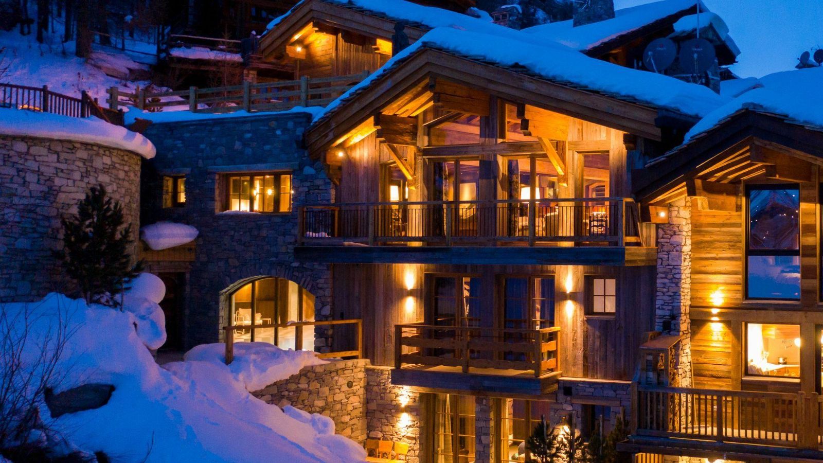 Luxury-Ski-Chalet-Val-d-Isere-Chalet-Ottawa-Oxford-Ski-Exterior (2).jpg
