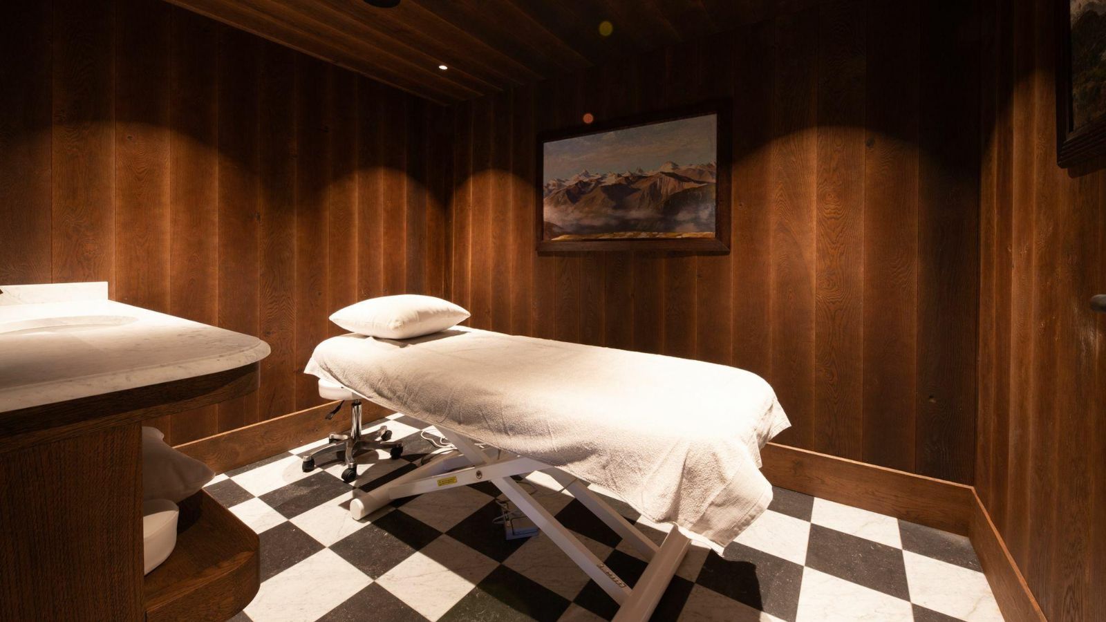 Luxury-Ski-Chalet-Val-d-Isere-Chalet-Ottawa-Oxford-Ski-Massage-Room.jpg