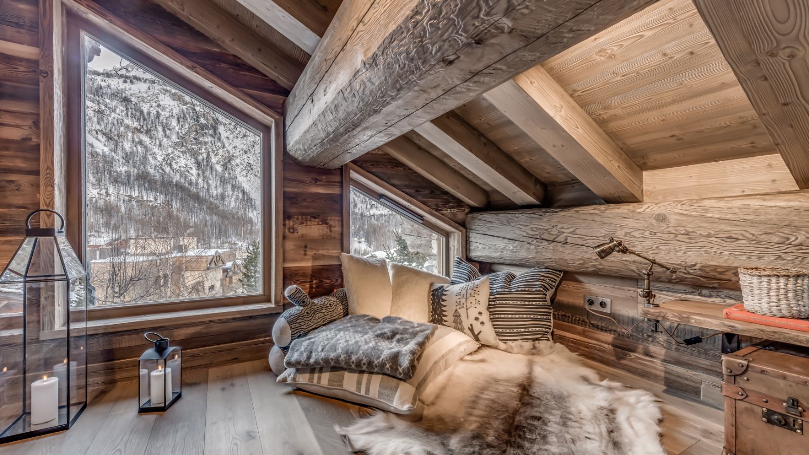Luxury-Ski-Chalet-Val-d'Isere-Chalet-Blackcomb-Oxford-Ski-Bedroom (9).jpg