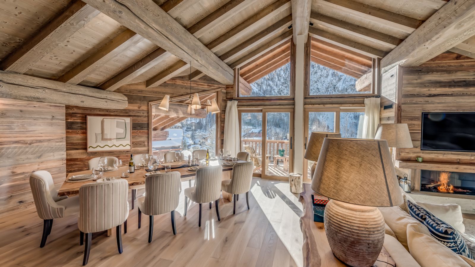 Luxury-Ski-Chalet-Val-d'Isere-Chalet-Blackcomb-Oxford-Ski-Dining.jpg