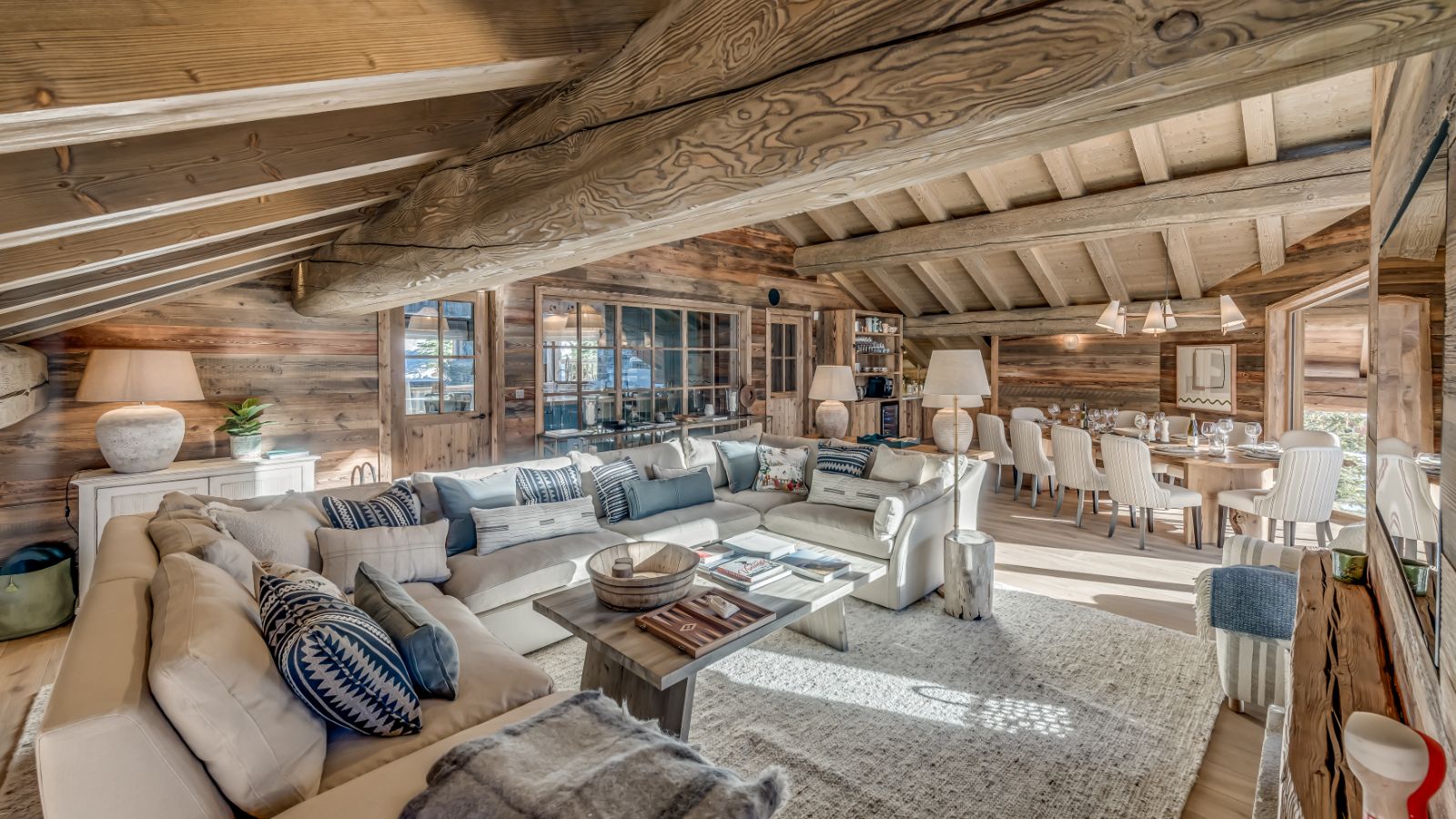 Luxury-Ski-Chalet-Val-d'Isere-Chalet-Blackcomb-Oxford-Ski-Lounge3.jpg