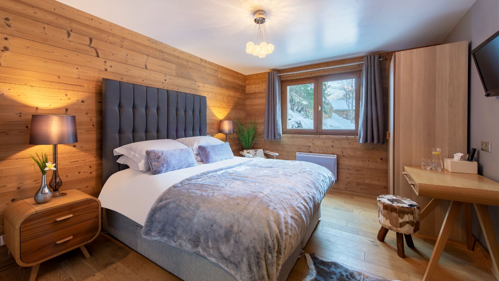 Luxury-Ski-Chalet-Morzine-Twenty-26-Oxford-Ski-Bedroom (10).jpg