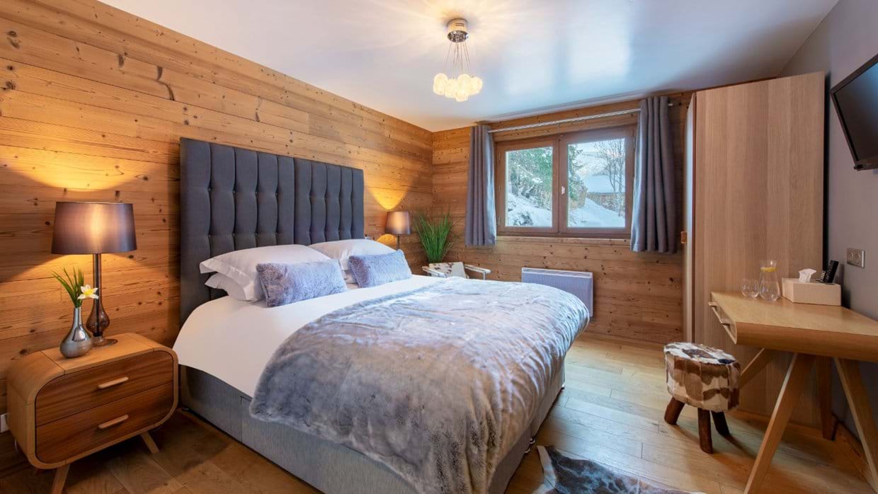 Luxury-Ski-Chalet-Morzine-Twenty-26-Oxford-Ski-Bedroom (10).jpg