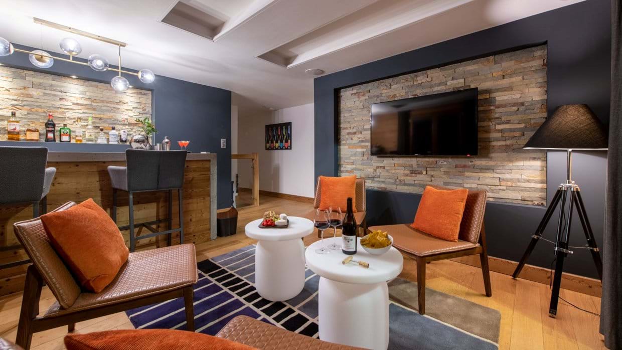 Luxury-Ski-Chalet-Morzine-Twenty-26-Oxford-Ski-Bar.jpg