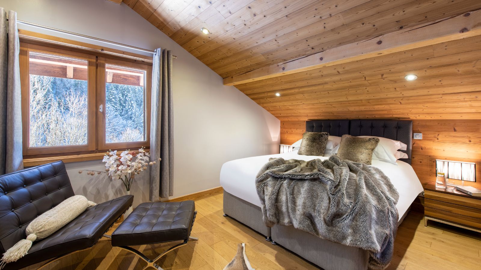 Luxury-Ski-Chalet-Morzine-Twenty-26-Oxford-Ski-Bedroom (7).jpg