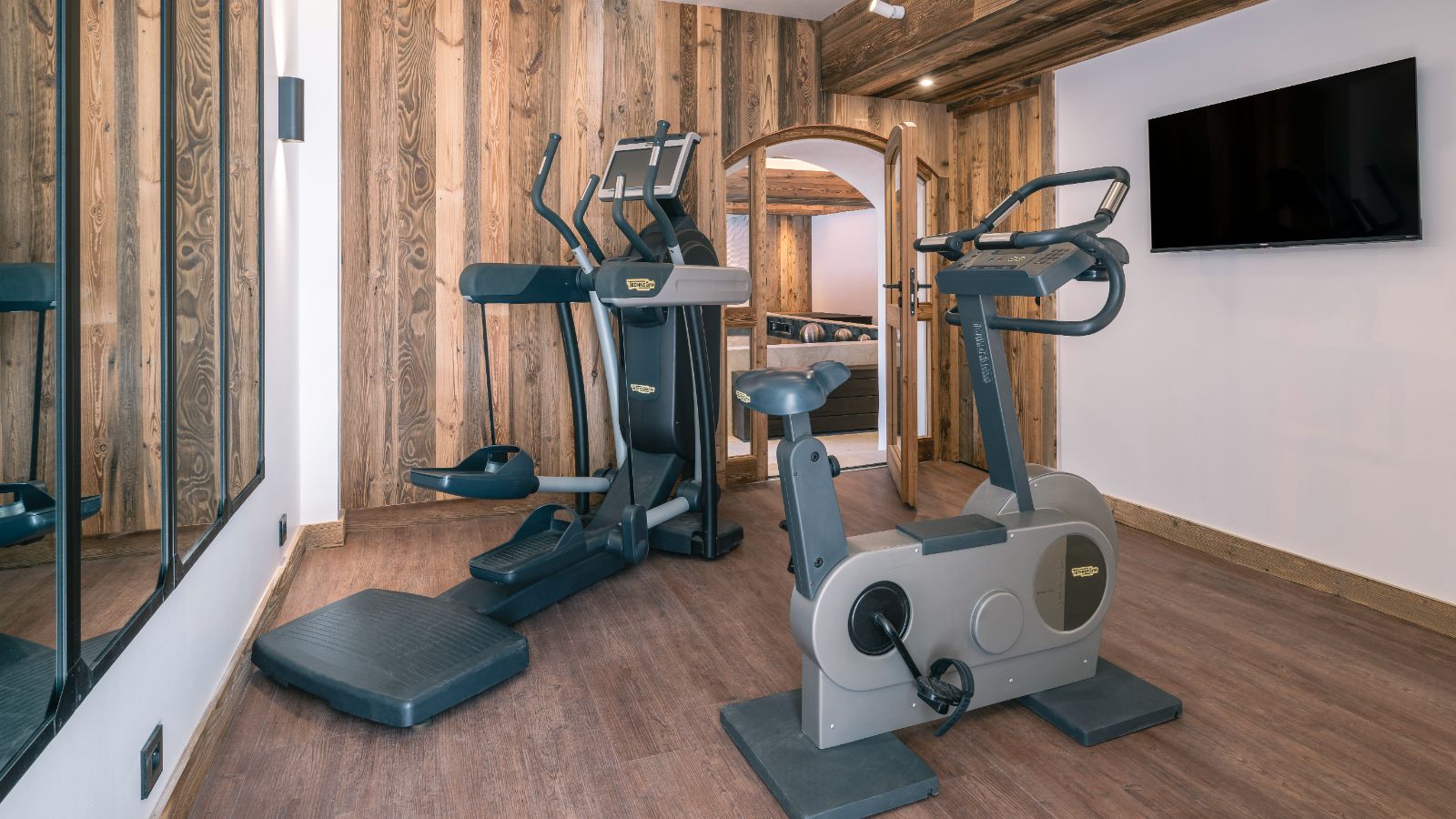 Luxury-Ski-Chalet-Meribel-La-Chalet-Des-Amis-Oxford-Ski-Gym.jpg