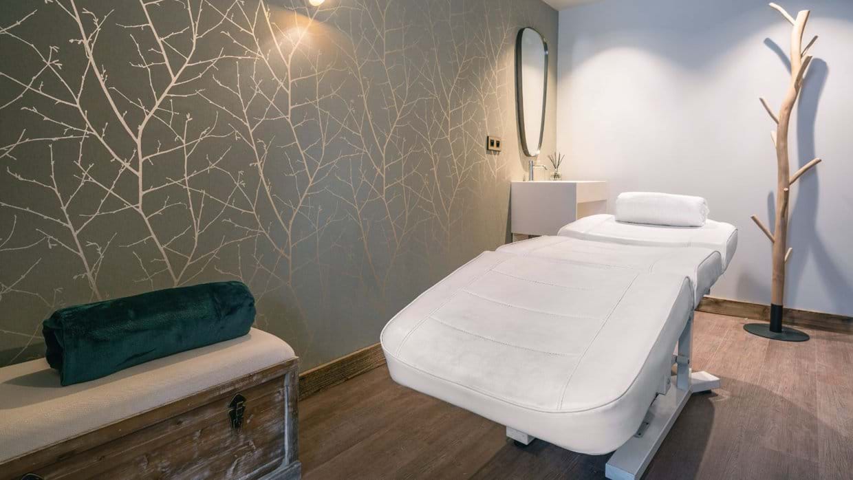 Luxury-Ski-Chalet-Meribel-La-Chalet-Des-Amis-Oxford-Ski-Massage-Room.jpg