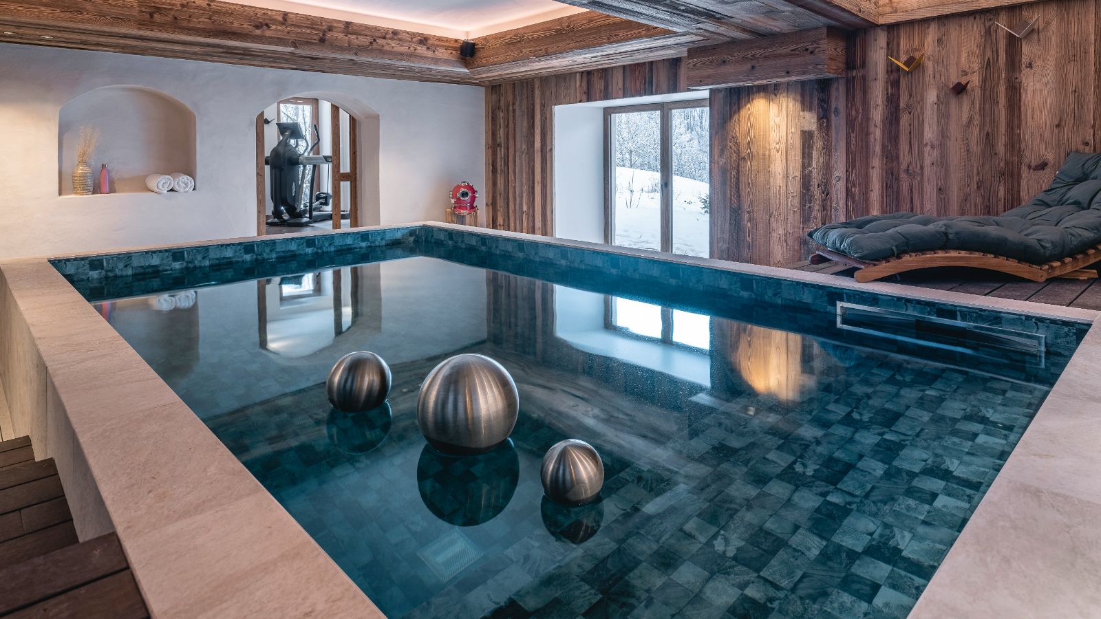 Luxury-Ski-Chalet-Meribel-La-Chalet-Des-Amis-Oxford-Ski-Pool.jpg