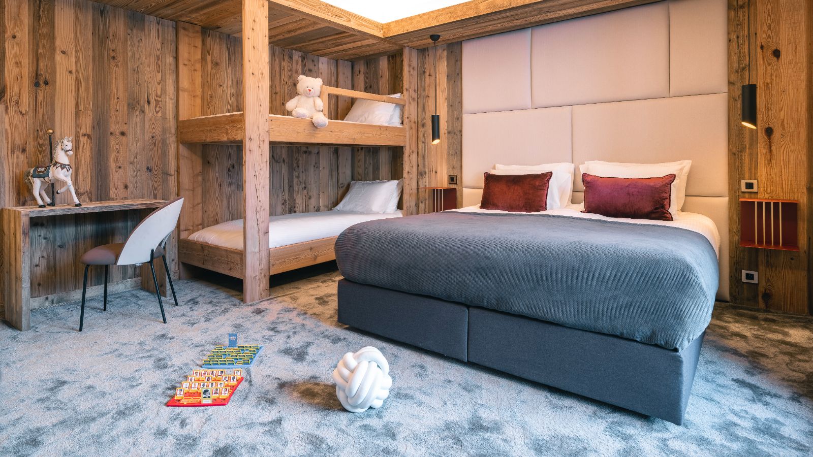 Luxury-Ski-Chalet-Meribel-La-Chalet-Des-Amis-Oxford-Ski-Bedroom (1).jpg