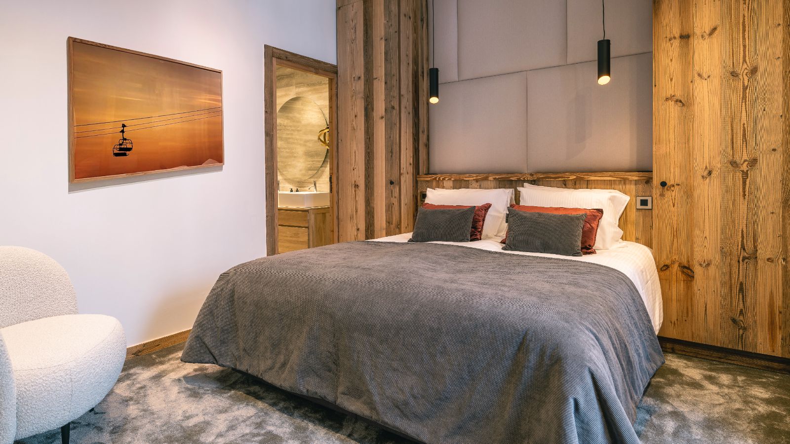 Luxury-Ski-Chalet-Meribel-La-Chalet-Des-Amis-Oxford-Ski-Bedroom (4).jpg