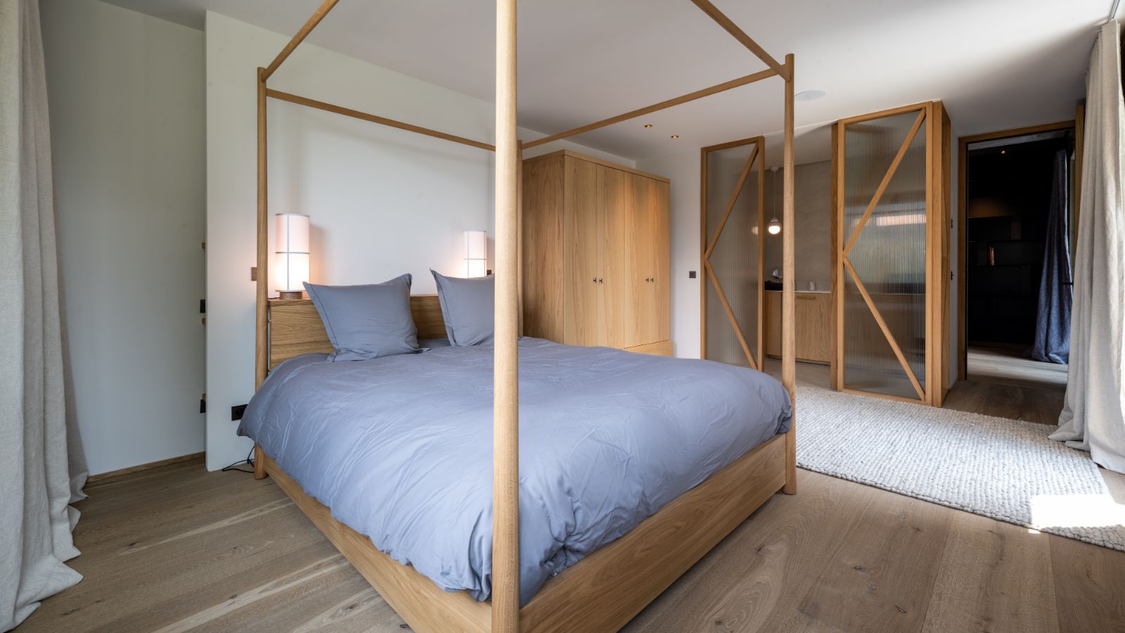 Luxury-Ski-Chalet-Courchevel-Le-Praz-Chalet-Celeste-Oxford-Ski-Bedroom 3.jpg