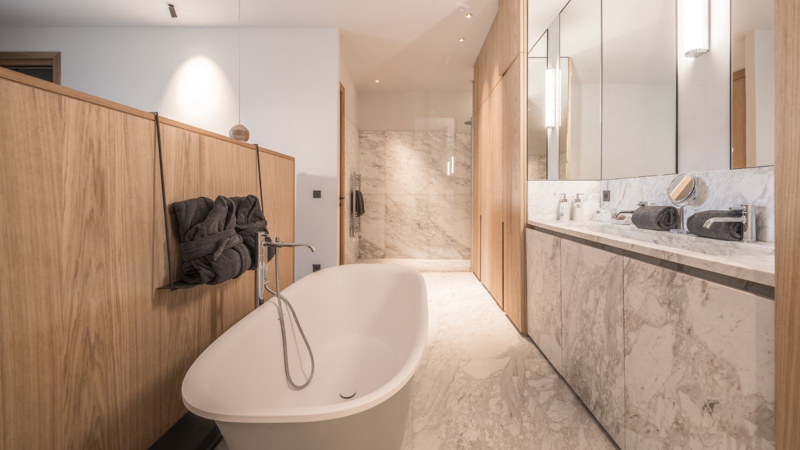 Luxury-Ski-Chalet-Courchevel-Le-Praz-Chalet-Celeste-Oxford-Ski-Bathroom.jpg