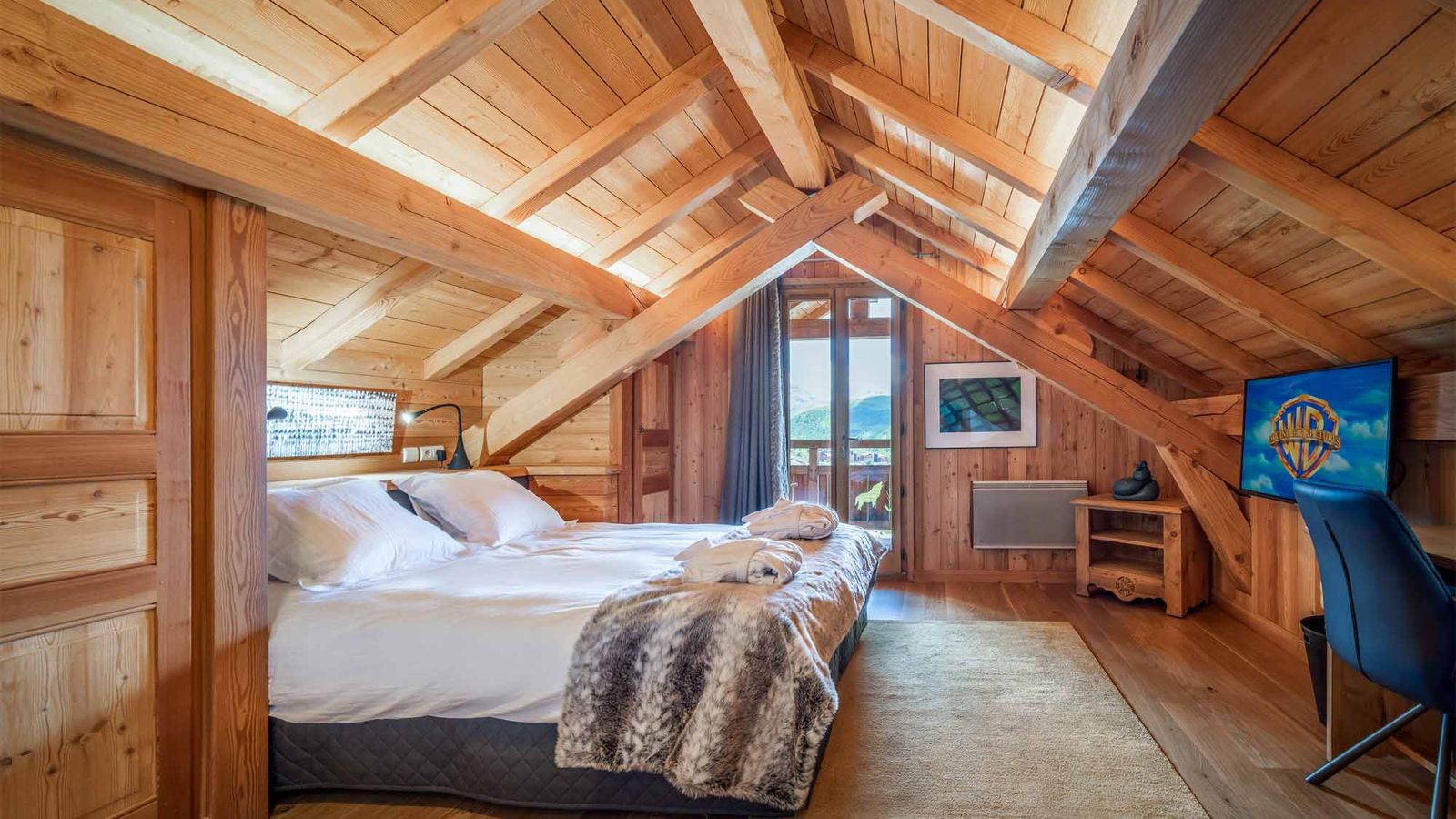 Luxury-Ski-Chalet-Alpe-d-Huez-Chalet-Le-Chateau-Oxford-Ski-Bedroom (9).jpg