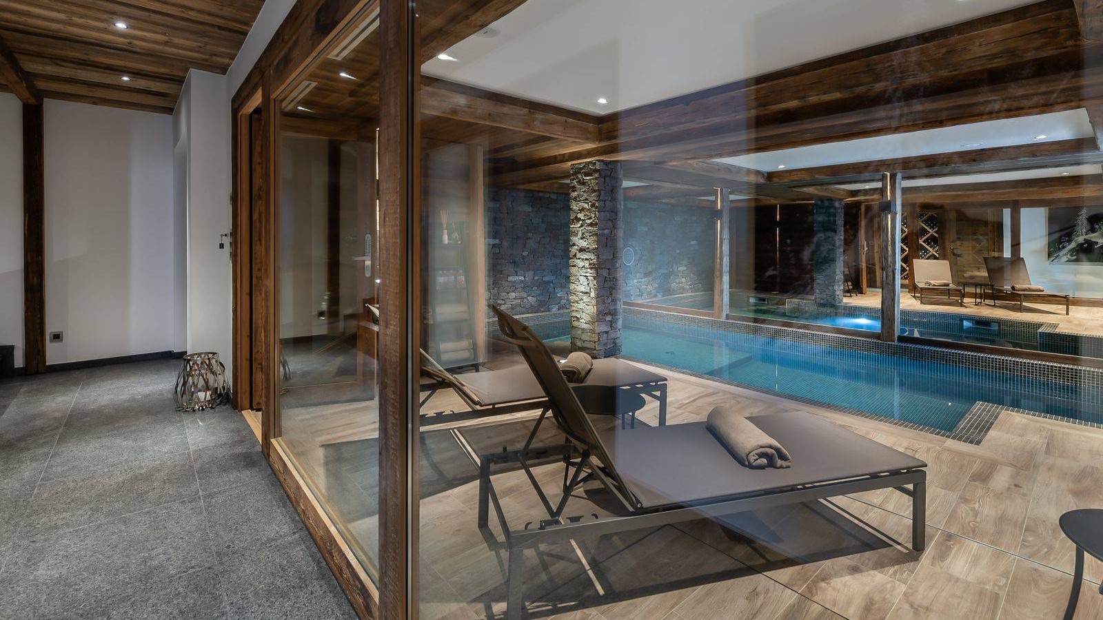 Chalet Pure White Crystal