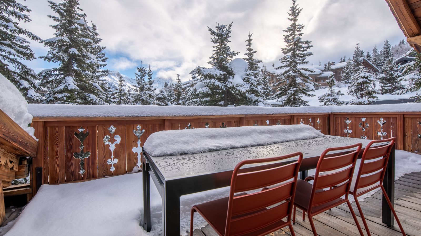 Luxury-Ski-Chalet-Courchevel-Chalet-Alaska-Oxford-Ski-Balcony.jpg