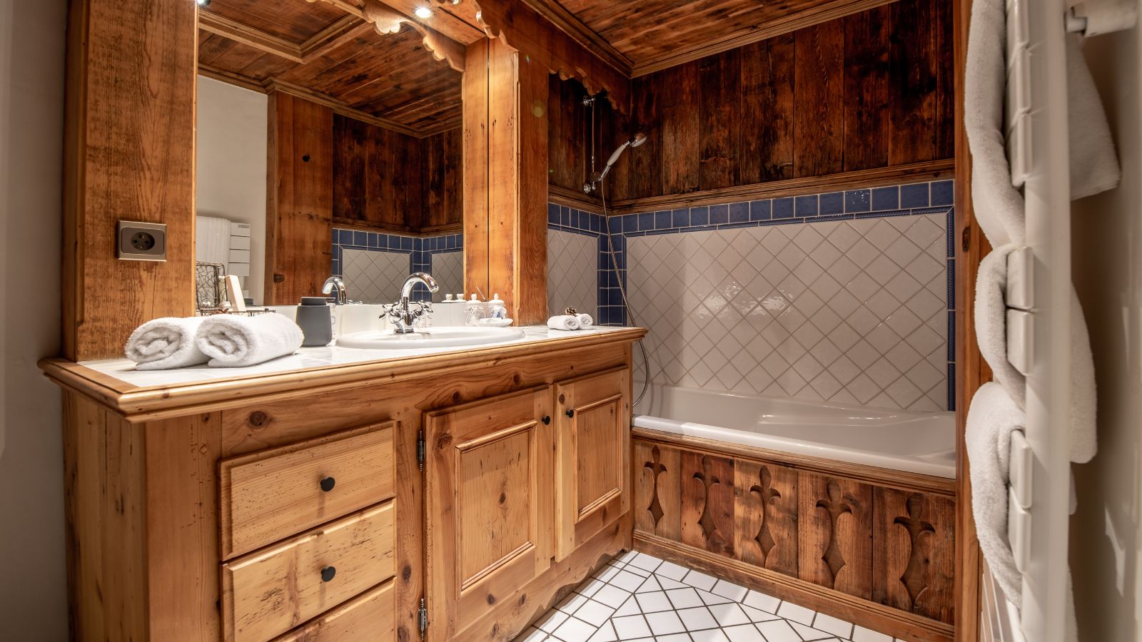 Luxury-Ski-Chalet-Courchevel-Chalet-Alaska-Oxford-Ski-Bathroom (2).jpg